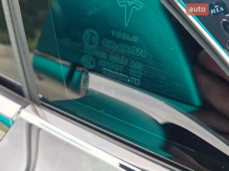 Лифтбек Tesla Model S 2018 в Киеве