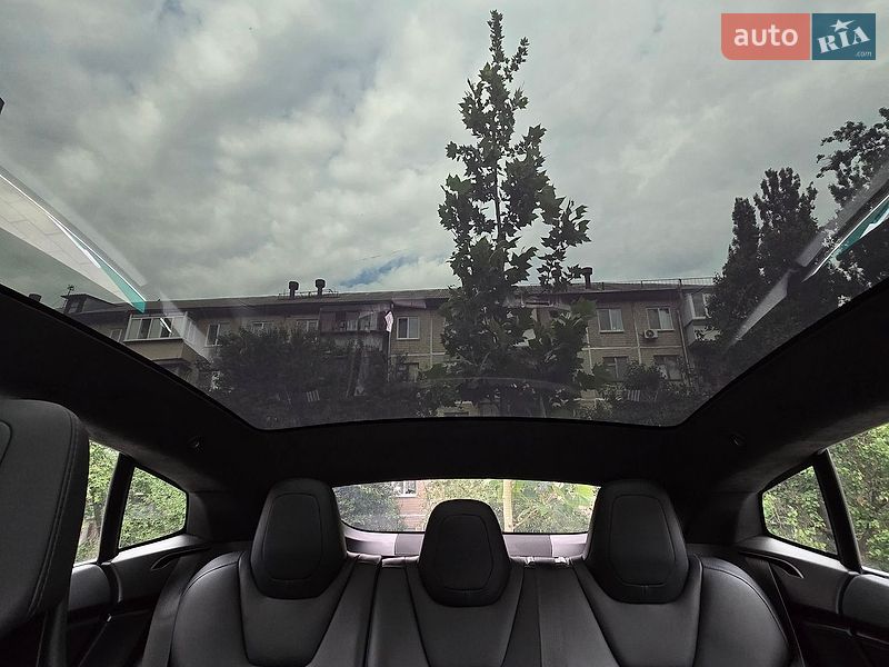 Лифтбек Tesla Model S 2018 в Киеве