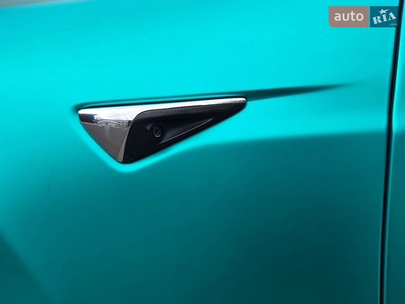 Лифтбек Tesla Model S 2018 в Киеве