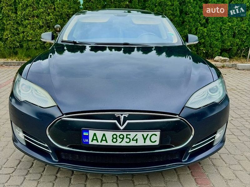 Tesla Model S 2014