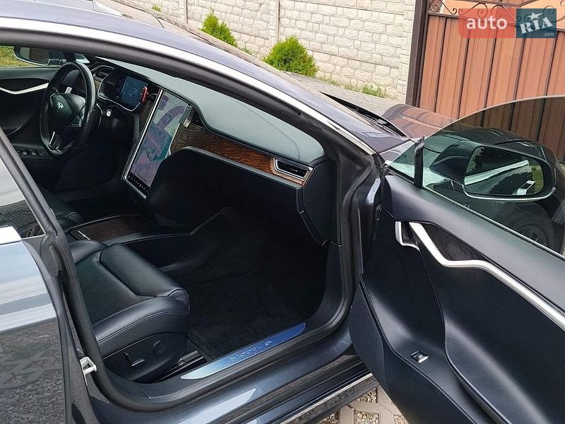 Лифтбек Tesla Model S 2018 в Днепре