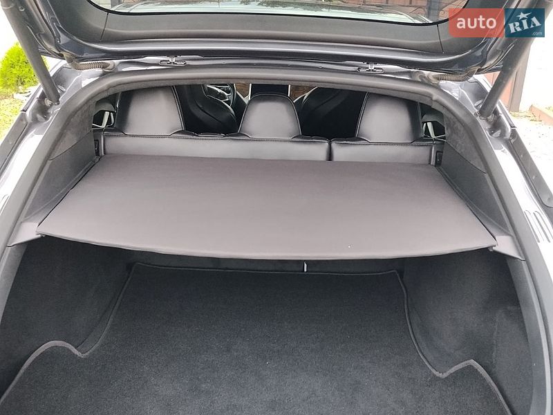Лифтбек Tesla Model S 2018 в Днепре
