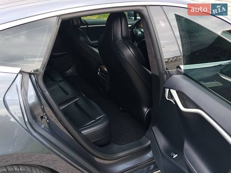 Лифтбек Tesla Model S 2018 в Днепре