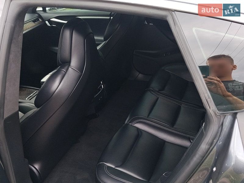 Лифтбек Tesla Model S 2018 в Днепре