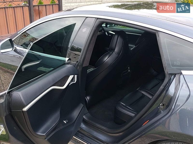 Лифтбек Tesla Model S 2018 в Днепре