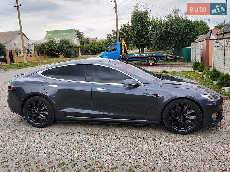 Лифтбек Tesla Model S 2018 в Днепре