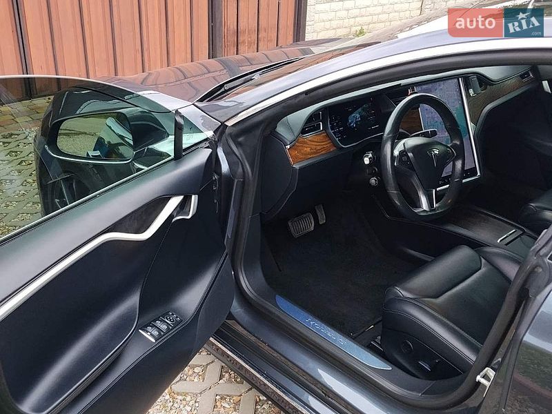 Лифтбек Tesla Model S 2018 в Днепре