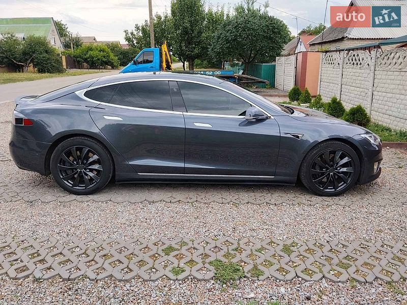 Лифтбек Tesla Model S 2018 в Днепре