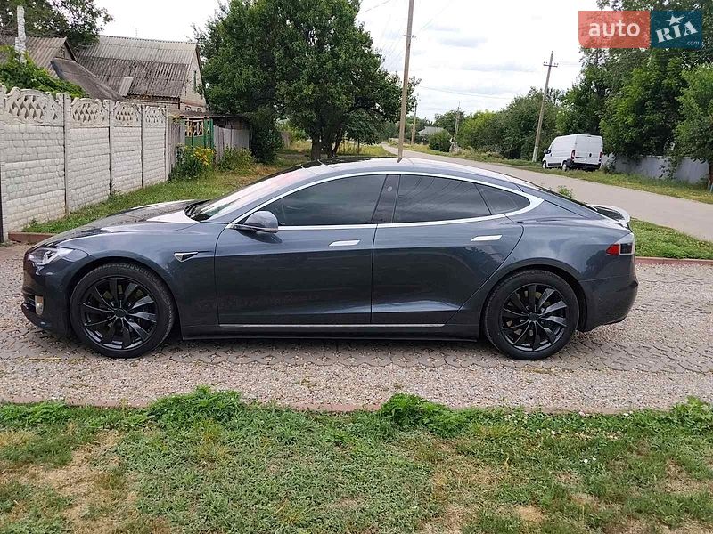 Лифтбек Tesla Model S 2018 в Днепре