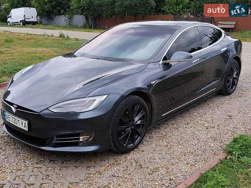 Лифтбек Tesla Model S 2018 в Днепре