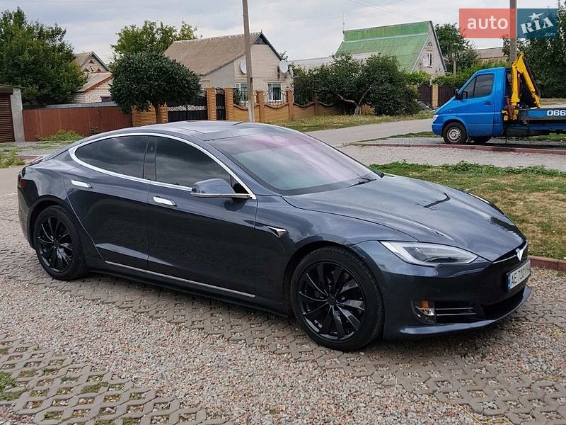 Лифтбек Tesla Model S 2018 в Днепре