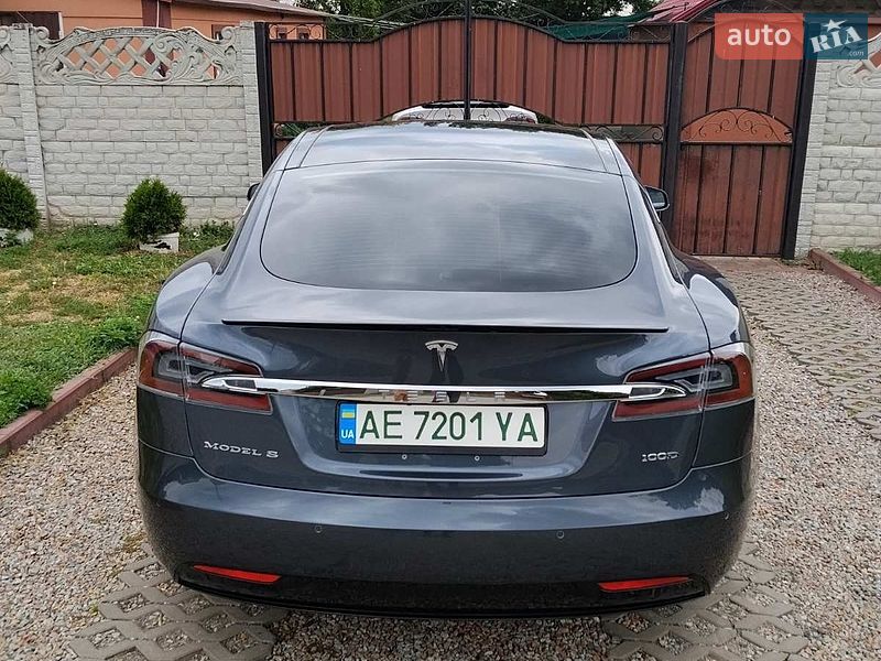 Лифтбек Tesla Model S 2018 в Днепре