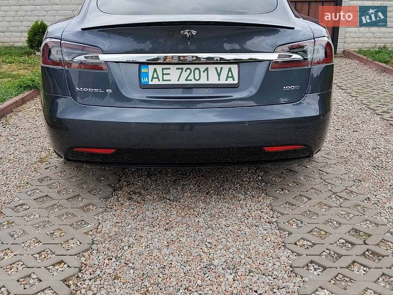 Лифтбек Tesla Model S 2018 в Днепре
