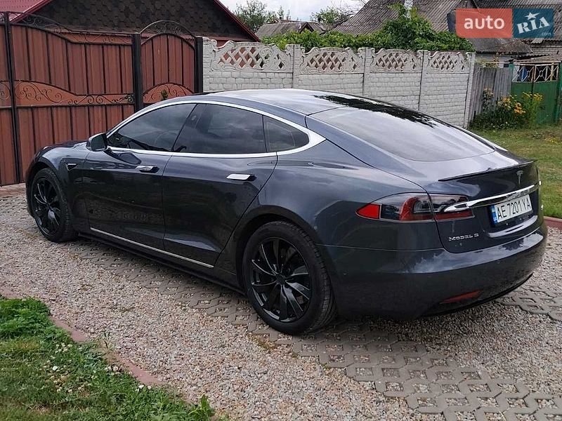 Лифтбек Tesla Model S 2018 в Днепре