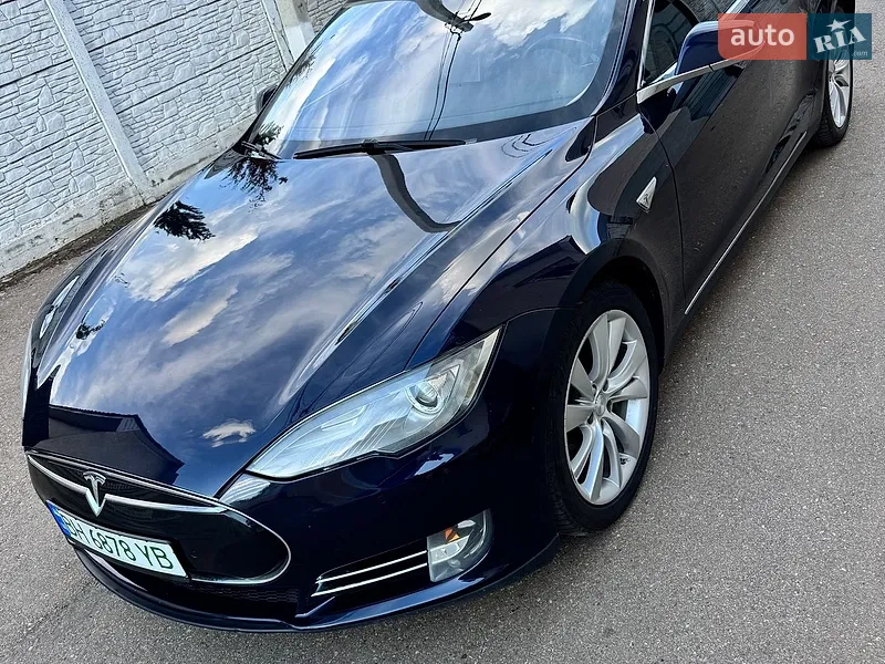 Tesla Model S 2014