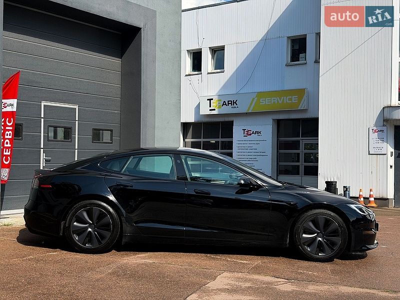 Лифтбек Tesla Model S 2022 в Киеве
