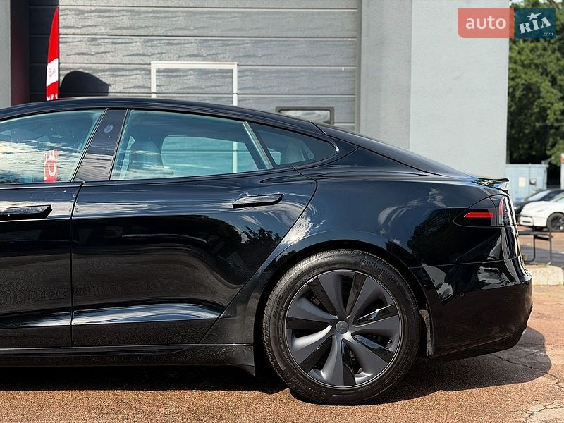 Лифтбек Tesla Model S 2022 в Киеве