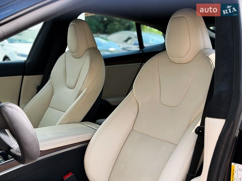 Лифтбек Tesla Model S 2022 в Киеве