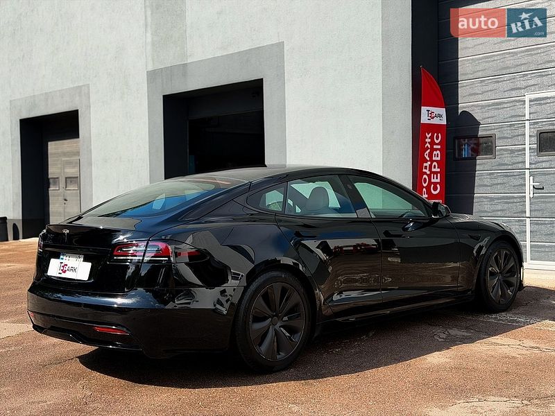 Лифтбек Tesla Model S 2022 в Киеве