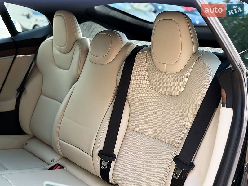 Лифтбек Tesla Model S 2022 в Киеве