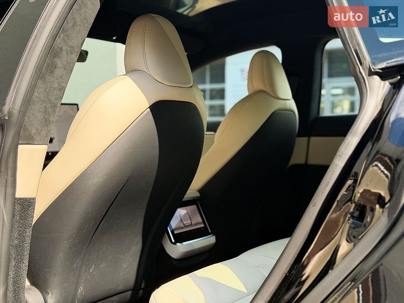Лифтбек Tesla Model S 2022 в Киеве