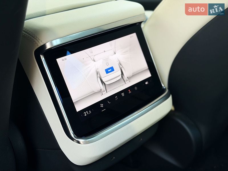 Лифтбек Tesla Model S 2022 в Киеве