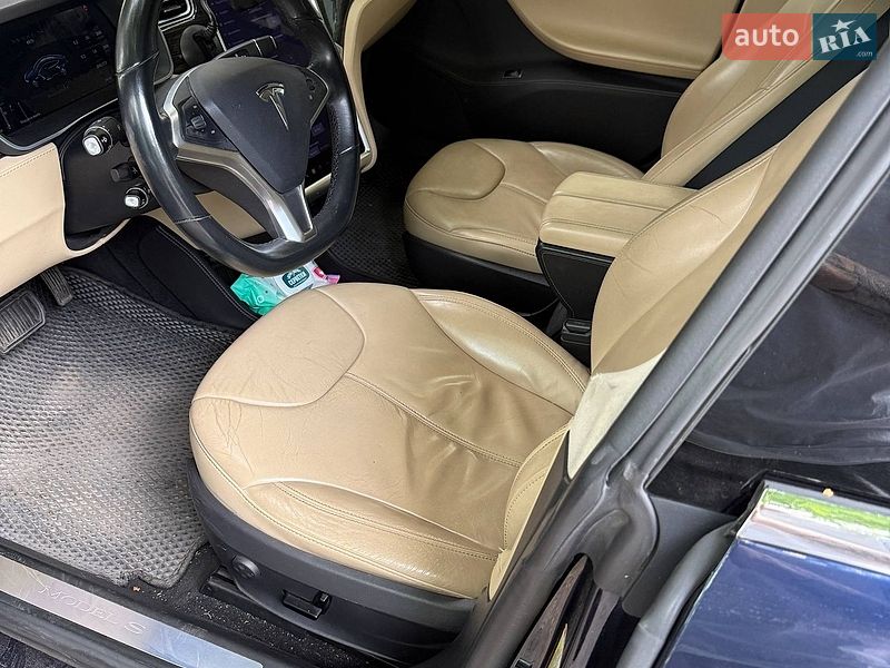 Лифтбек Tesla Model S 2015 в Днепре