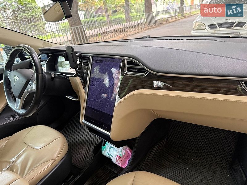 Лифтбек Tesla Model S 2015 в Днепре