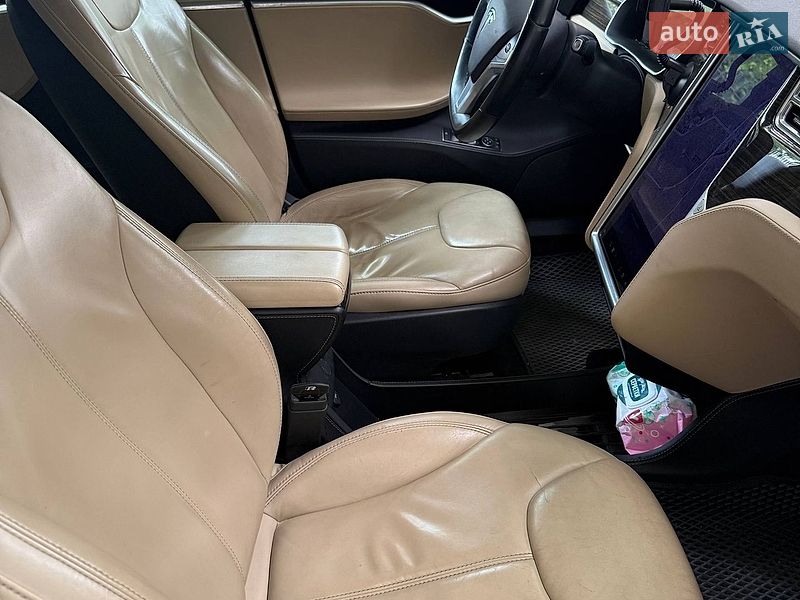 Лифтбек Tesla Model S 2015 в Днепре