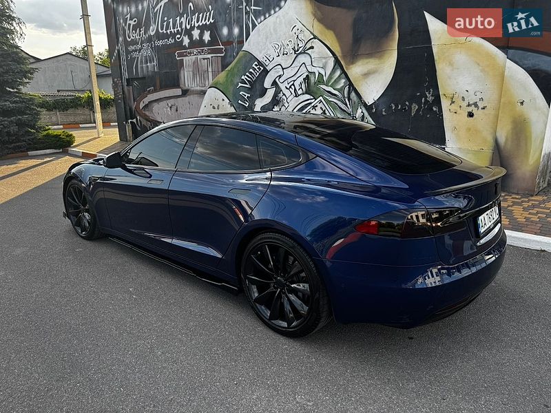 Лифтбек Tesla Model S 2016 в Киеве