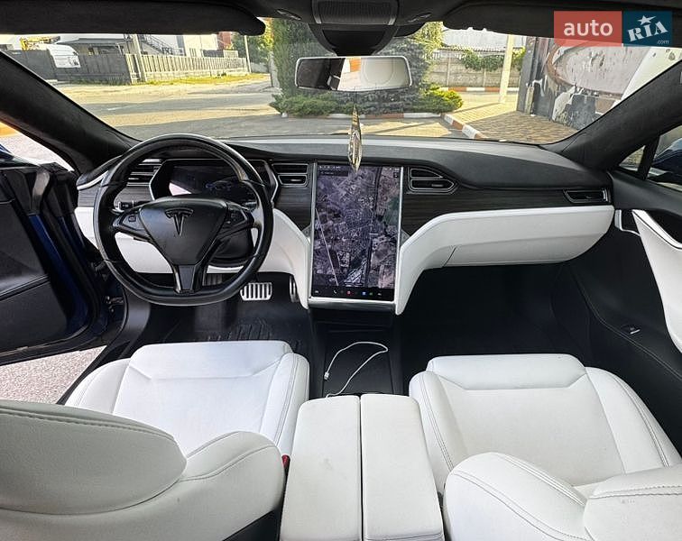 Лифтбек Tesla Model S 2016 в Киеве