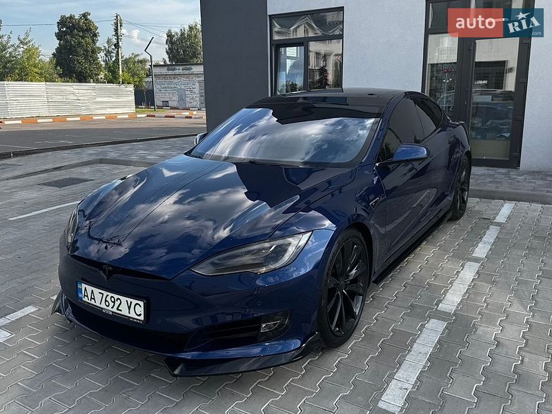 Лифтбек Tesla Model S 2016 в Киеве