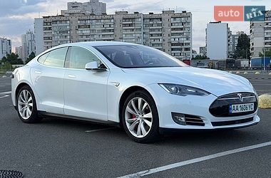 Tesla Model S  2015