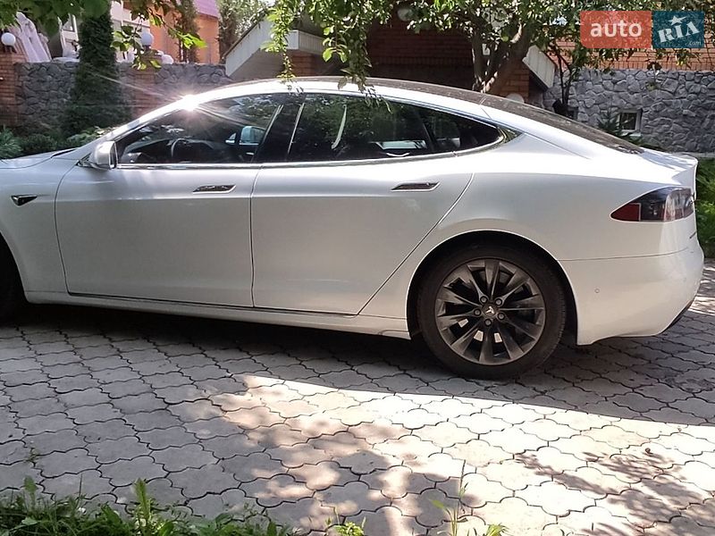 Ліфтбек Tesla Model S 2018 в Харкові