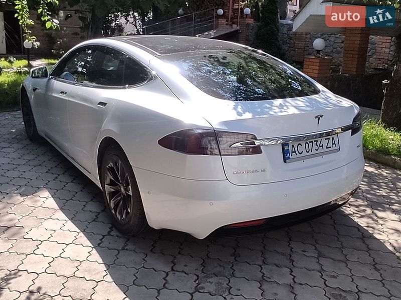 Ліфтбек Tesla Model S 2018 в Харкові