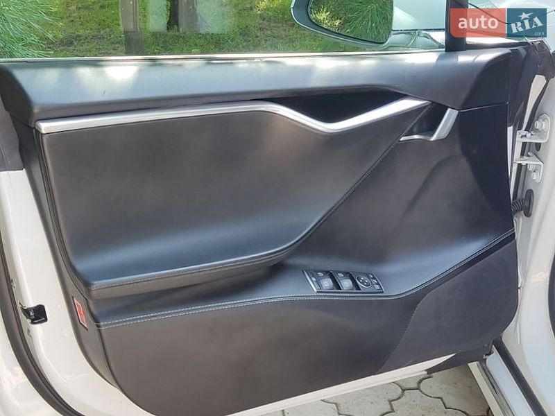 Ліфтбек Tesla Model S 2018 в Харкові