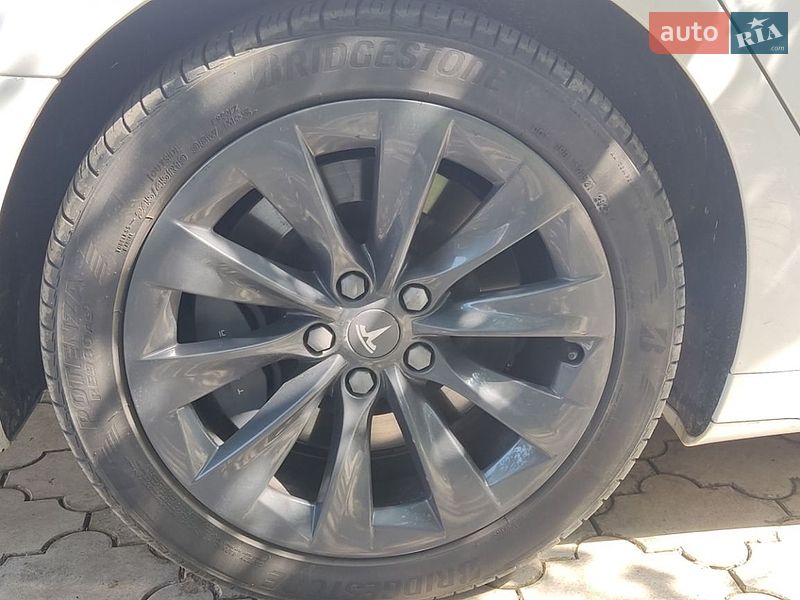 Ліфтбек Tesla Model S 2018 в Харкові