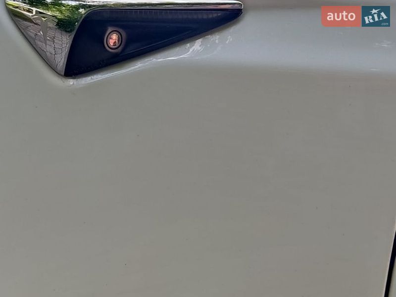 Ліфтбек Tesla Model S 2018 в Харкові