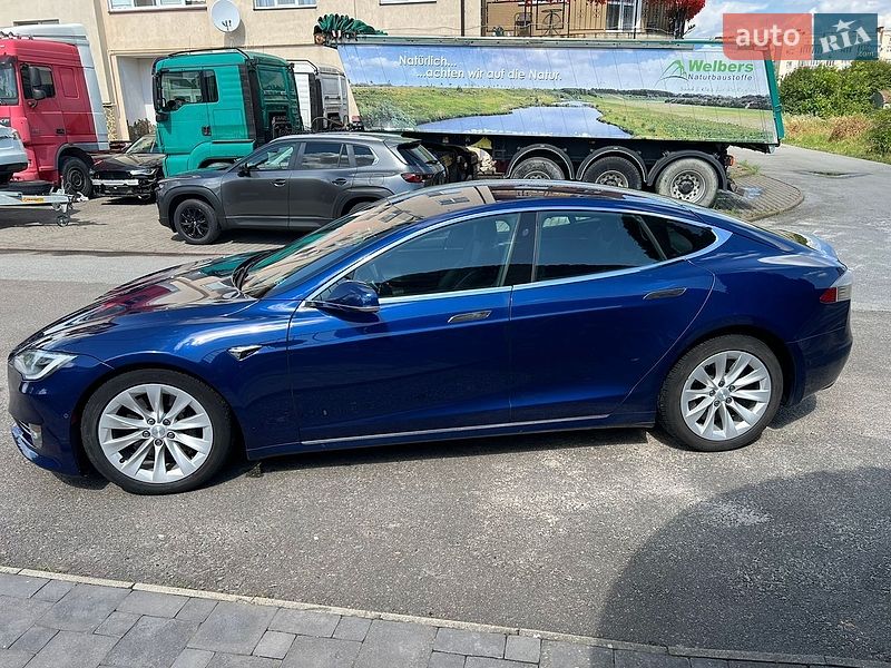 Ліфтбек Tesla Model S 2017 в Самборі