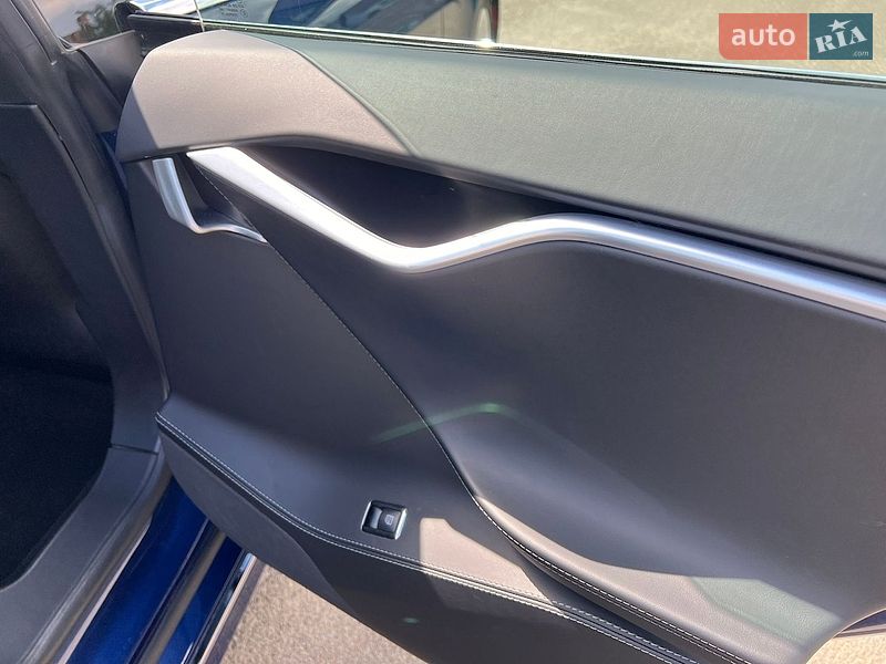 Ліфтбек Tesla Model S 2017 в Самборі