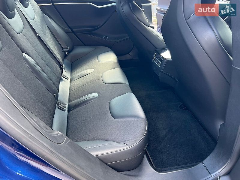 Ліфтбек Tesla Model S 2017 в Самборі