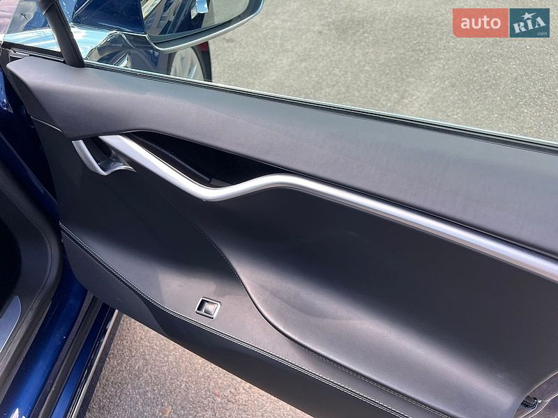 Ліфтбек Tesla Model S 2017 в Самборі