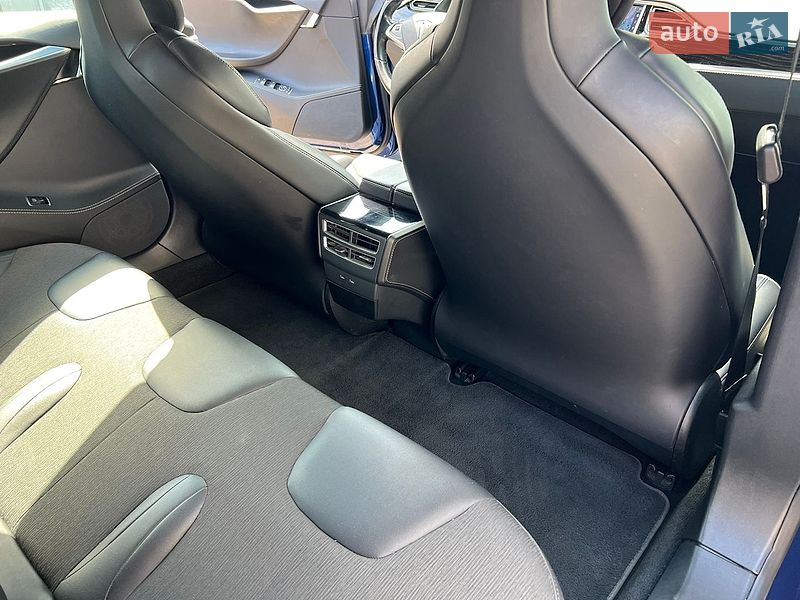 Ліфтбек Tesla Model S 2017 в Самборі