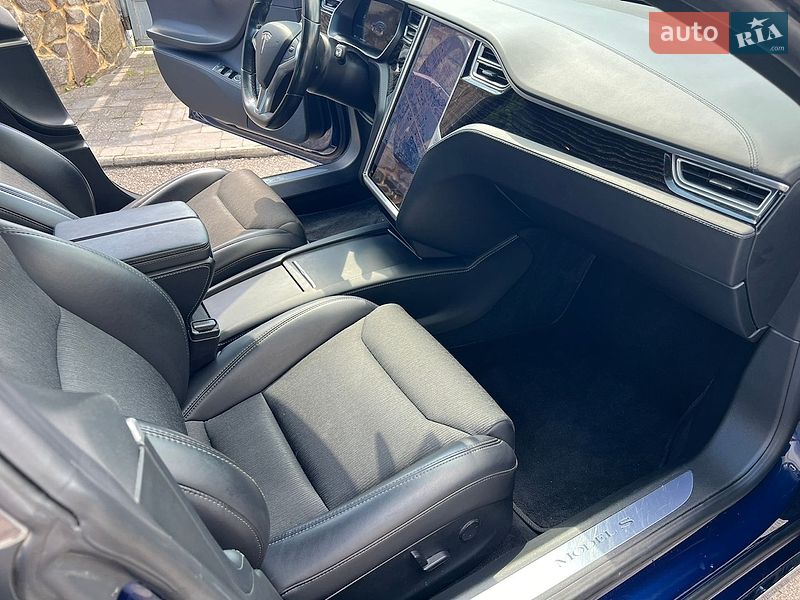 Ліфтбек Tesla Model S 2017 в Самборі