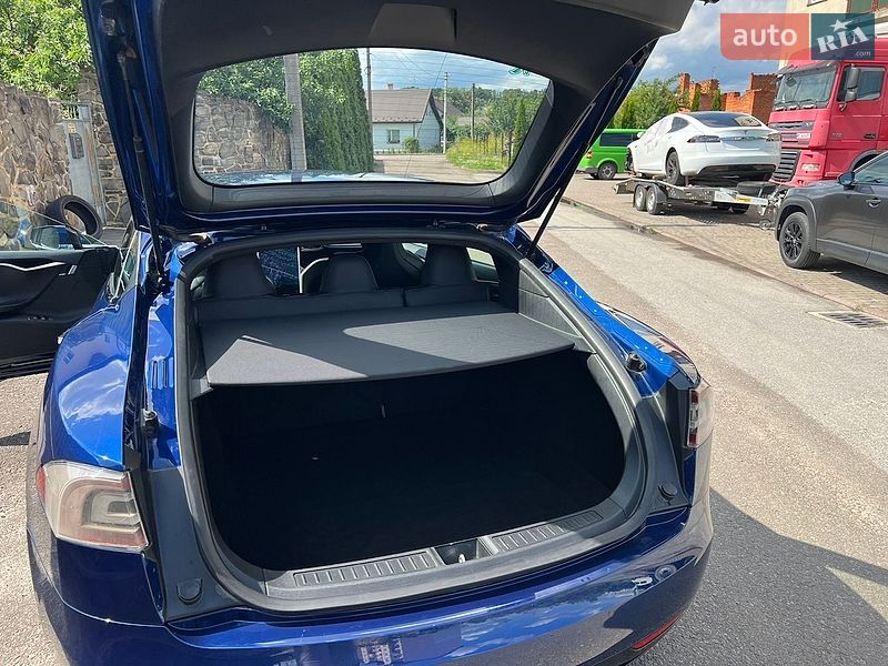 Ліфтбек Tesla Model S 2017 в Самборі