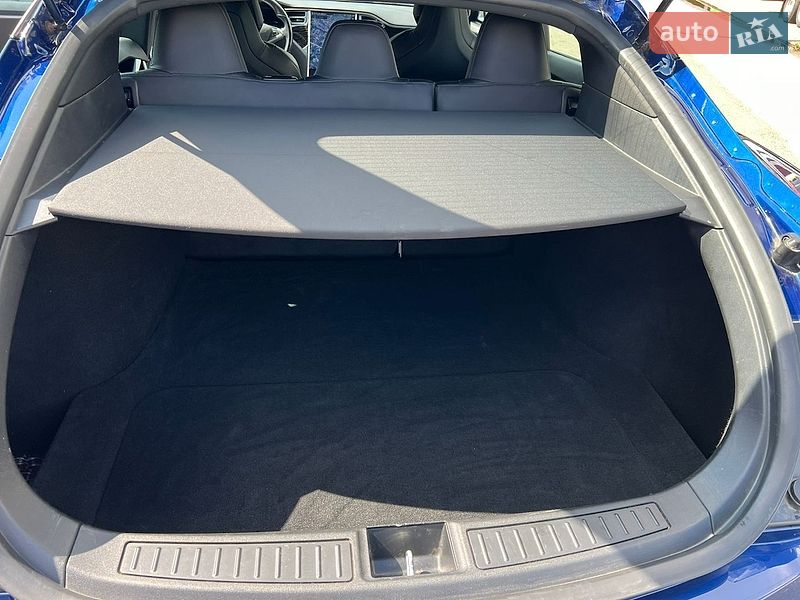 Ліфтбек Tesla Model S 2017 в Самборі