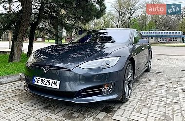 Tesla Model S 2015