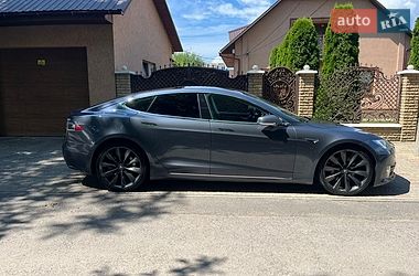 Ліфтбек Tesla Model S 2017 в Сваляві