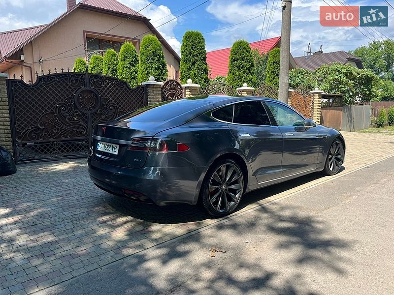Ліфтбек Tesla Model S 2017 в Сваляві