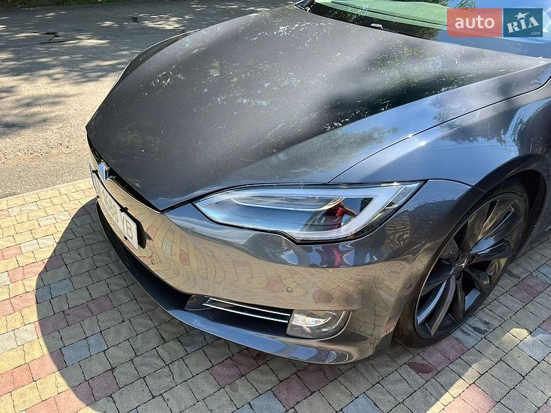 Ліфтбек Tesla Model S 2017 в Сваляві
